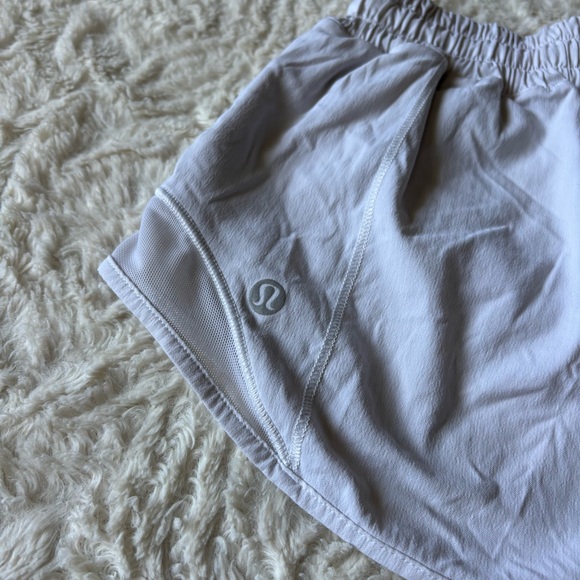 Lululemon Hotty Hot Short II *2.5" - White - Picture 4 of 6
